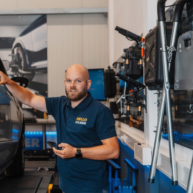 Unfall Gutachter im Frankfurter Nordend bewertet Fahrzeugschaden nach Verkehrsunfall