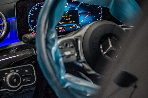 Tacho eines Mercedes