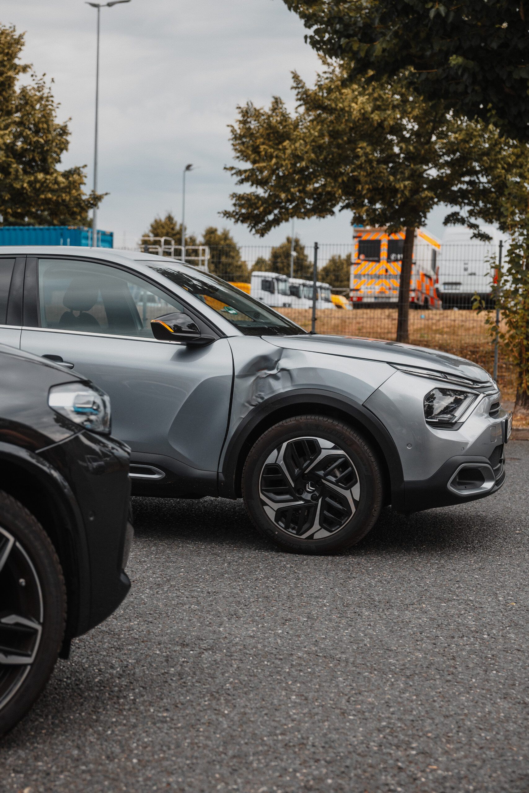 Blaues Motorrad von vorne